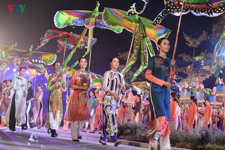 Trên ba vạn lượt khách tham quan Festival áo dài Hà Nội  - ảnh 1